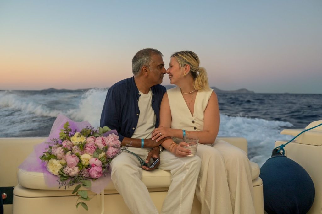 wedding-proposal-on-yacht-dia-island-crete